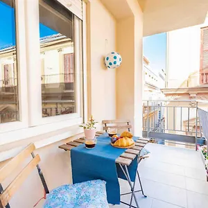  Apartamento Cosy Flat With Private Balcony - Historic Center By Rems España